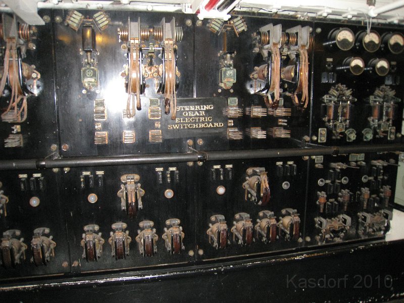 Queen Mary 2010 0665.JPG - ... and lots of electricty to get it done.